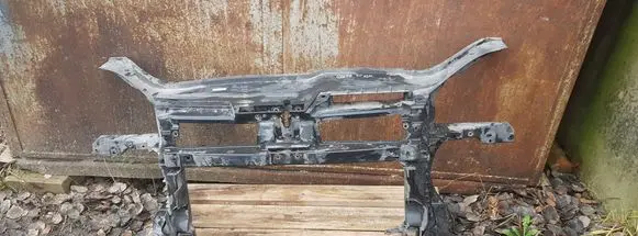 Volkswagen Golf V Radiator support slam panel