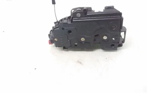 Volkswagen Golf V Rear door lock 7L0839016