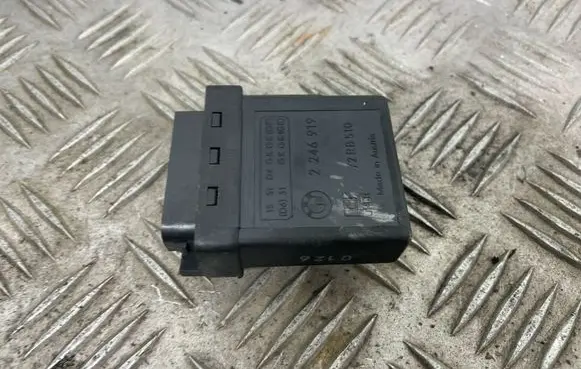 BMW 5 E39 Glow plug pre-heat relay 2246919