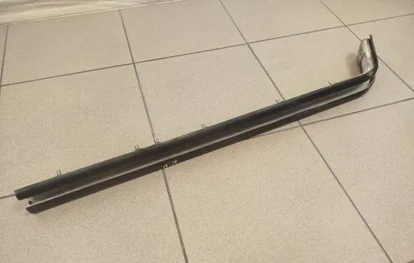 Nissan NV200 Sliding door middle rail 