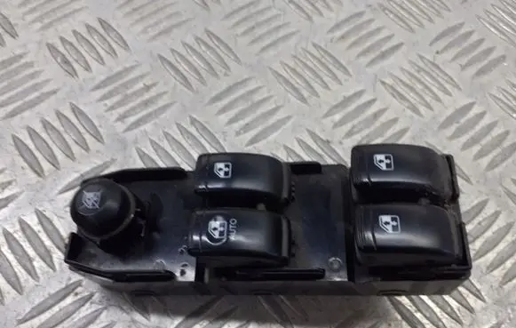 Chevrolet Lacetti Front door window switch trim 