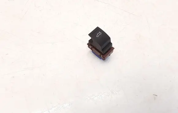 Volkswagen PASSAT B7 Tailgate opening switch 3AA959831