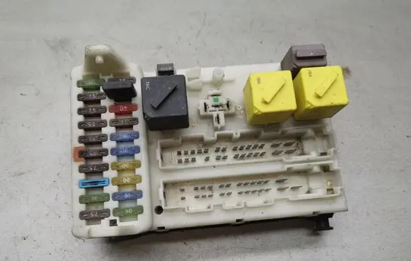 Ford Mondeo MK II Fuse module 93BG14K150AD