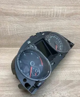 Volkswagen PASSAT B7 Speedometer (instrument cluster) 3AA920970E RHD