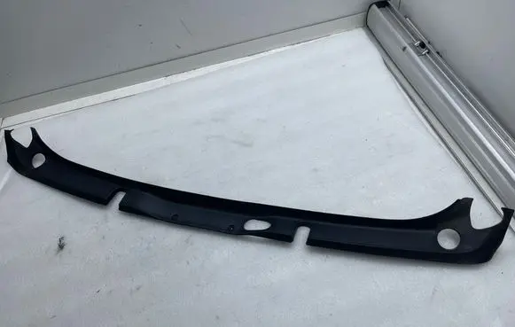 Tesla Model Y Tailgate trim 106235600D 125652 104788500D