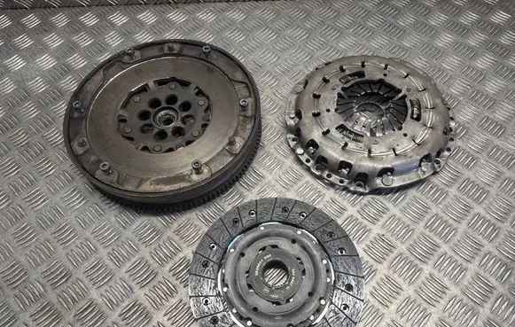 BMW X1 E84 Clutch set kit 7637279 3240637