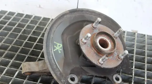 Nissan Juke I F15 Front wheel hub