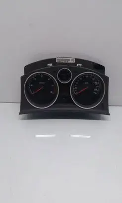 Opel Zafira B Speedometer (instrument cluster) 13230576
