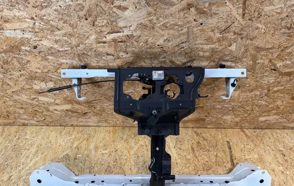 Nissan Leaf II (ZE1) Radiator support slam panel