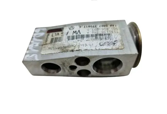 Volkswagen Tiguan Air conditioning (A/C) expansion valve 5Q1816103D 5Q0816679