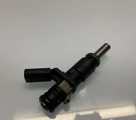 Mercedes-Benz E W211 Fuel injector A2720780249 2720780249