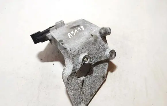Nissan X-Trail T31 Engine mounting bracket