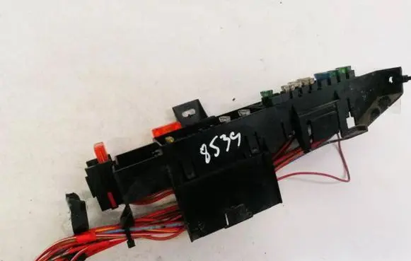 Mercedes-Benz E W210 Fuse box set 2105460543