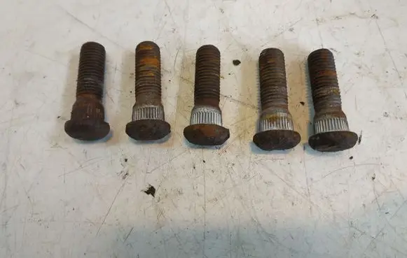 Toyota Avensis T250 Nuts/bolts 