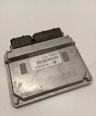 Volkswagen PASSAT B5 Engine control unit/module 06B906033G 5WP4004302