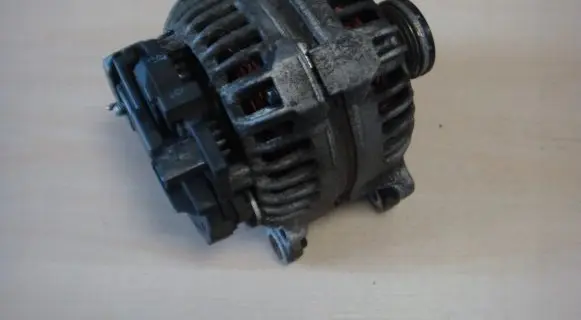 Skoda Fabia Mk2 (5J) Generator/alternator 03F903023D