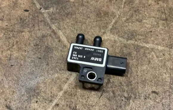 BMW 3 F30 F35 F31 Air pressure sensor 8570686