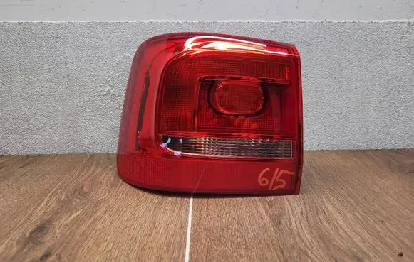 Volkswagen Touran II Rear/tail lights 1T0345095R