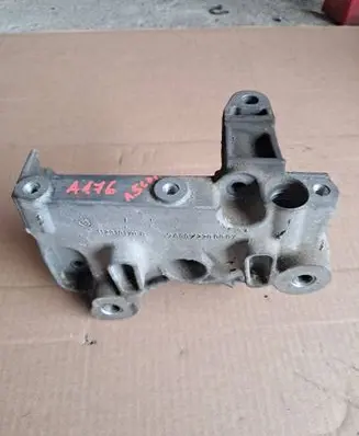 Mercedes-Benz A W176 Engine mounting bracket 112310170R