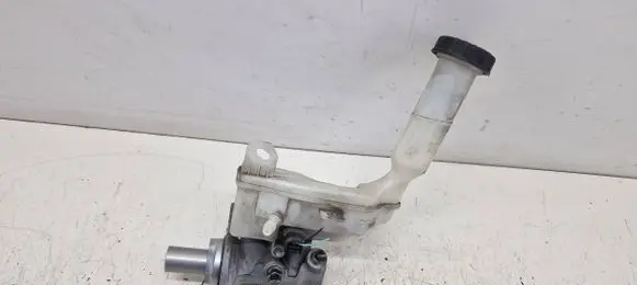 Nissan Juke I F15 Master brake cylinder 32070564