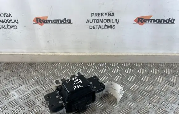 Engine mount bracket
