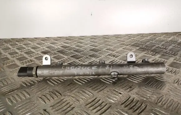 Jeep Grand Cherokee (WK) Fuel main line pipe A6420700695002