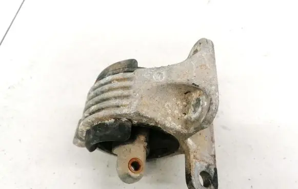 Ford Fiesta Engine mount bracket