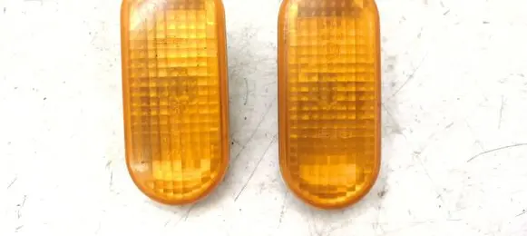 Front fender indicator light