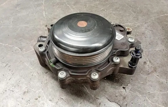 Mercedes-Benz C W204 Water pump A6512001901
