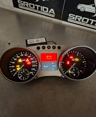 Mercedes-Benz ML W164 Speedometer (instrument cluster) A2515404348