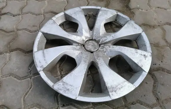 Citroen Berlingo R16 wheel hub/cap/trim 9805779877