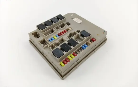 Renault Clio III Fuse module 902663A