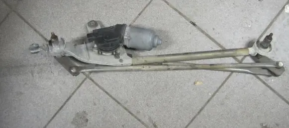 Suzuki Grand Vitara I Front wiper linkage and motor 3811065J00