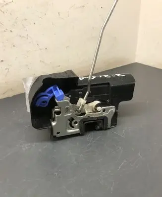Dacia Duster Rear door lock 82036721R