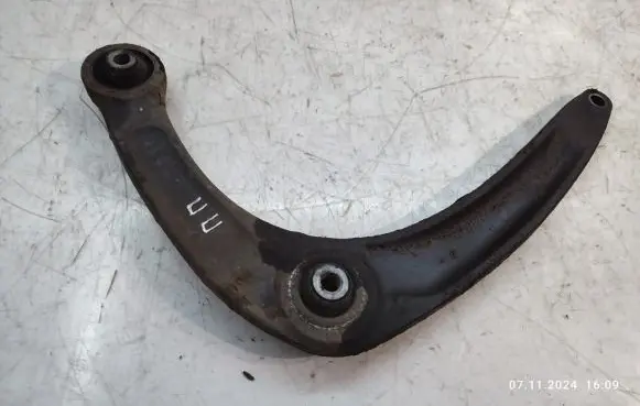Peugeot 5008 Front control arm