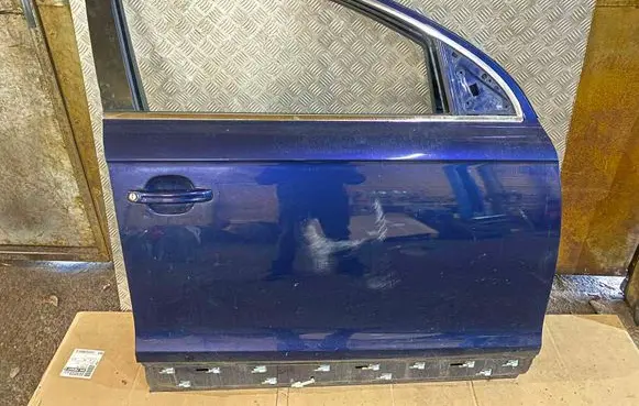 Audi Q7 4L Front door