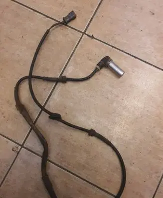 Audi A6 S6 C4 4A ABS brake wheel speed sensor 4a0927807e