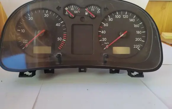 Volkswagen Golf IV Speedometer (instrument cluster) J0920805E 1035100002