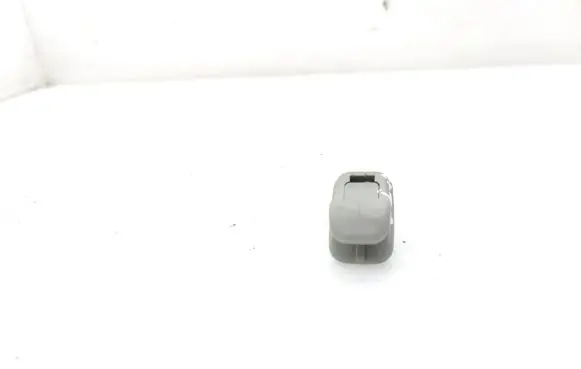 Suzuki Grand Vitara II Sun visor clip/hook/bracket 