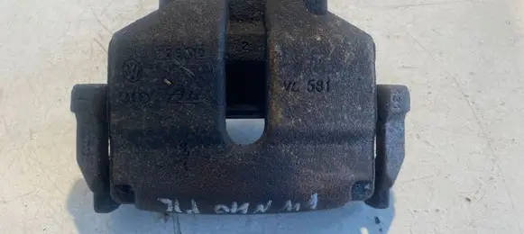 Volkswagen PASSAT CC Front brake caliper