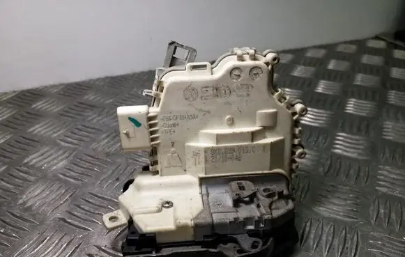 Audi A4 S4 B8 8K Rear door lock 8K0839015C