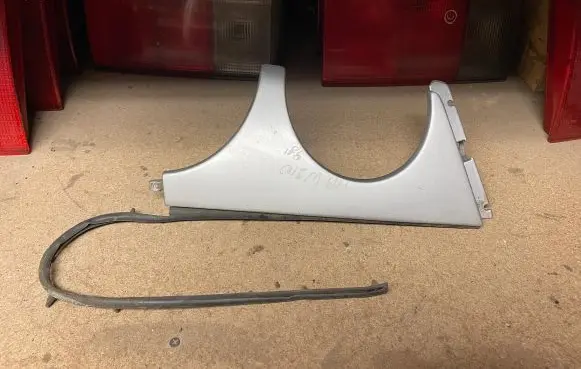 Mercedes-Benz E W210 Under headlight/headlamp trim 2108200112 2108200112RE