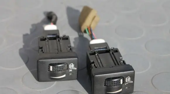 Toyota Avensis T270 Tailgate/trunk/boot open switch 