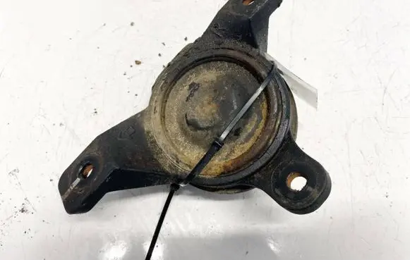 Subaru Legacy Engine mount bracket