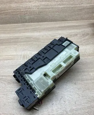 Renault Clio II Fuse module 7700429666F