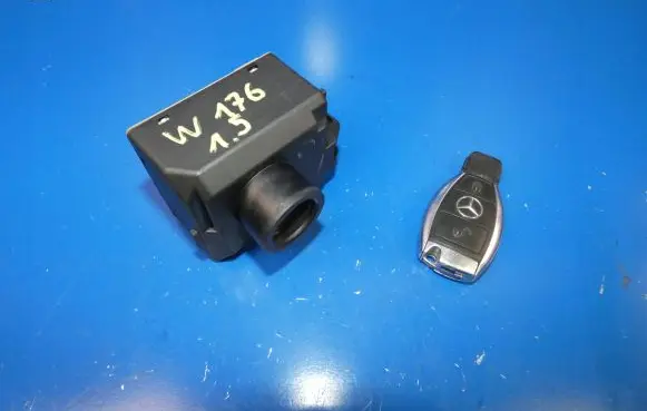Mercedes-Benz A W176 Ignition lock A2469057901