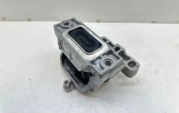 Audi TT TTS Mk2 Engine mount bracket 8J0199262