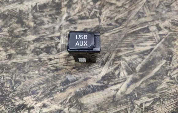 Lexus LS 460 - 600H USB socket connector 8619048030