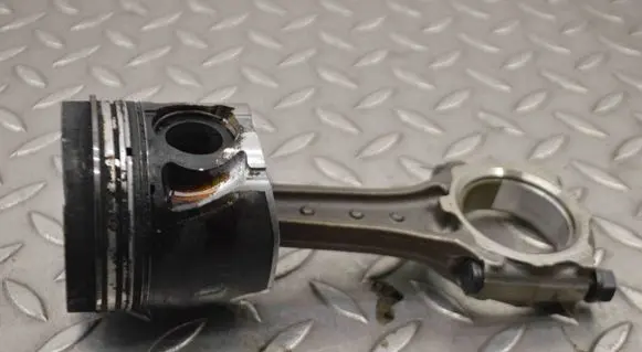 Opel Astra J Piston 
