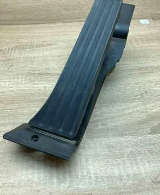 BMW 3 E90 E91 Accelerator throttle pedal 6772645 25916010 WithPlug